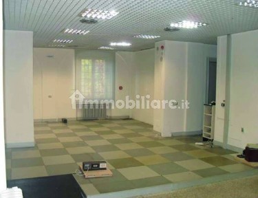 Locale commerciale in Vendita