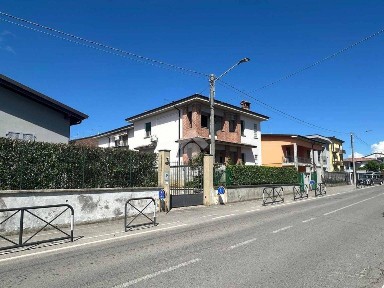 Trilocale via Europa 54, Centro, Bagnolo Cremasco