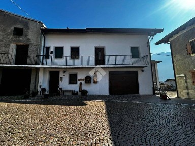 Dubino, Via Cavour, 14