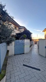 Quadrilocale via Castelverde 7/e, Sesto ed Uniti