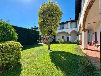 Castelleone, Via Alberto Crotti, 8