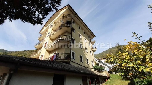 Appartamento piazza Ezio Vanoni 9, Centro, Bianzone