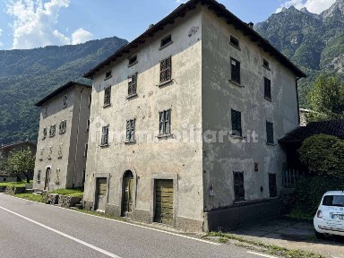 Trilocale via Rezia, Centro, Chiavenna