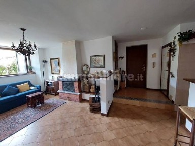 Trilocale via Berti 35, Centro, Teglio