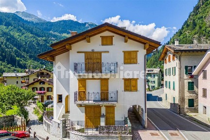 Bilocale via Corti 77, Centro, Campodolcino