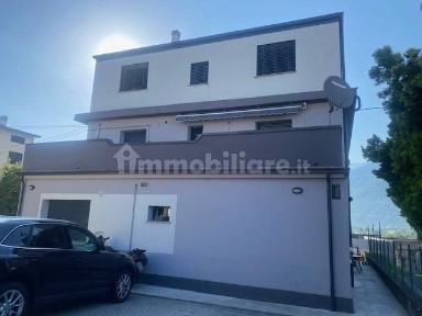 Trilocale nuovo, piano rialzato, Centro, Berbenno di Valtellina
