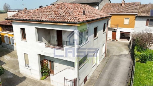 Gadesco-Pieve Delmona, Via roma 27
