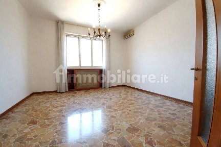 Trilocale piazza Guglielmo Marconi 24, Centro Storico, Crema