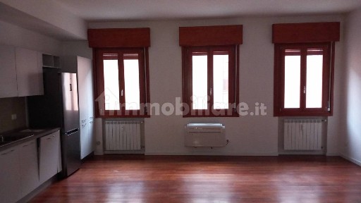 Trilocale via Cesare Battisti, Centro, Cremona