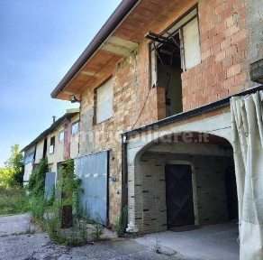 Magazzino all'asta via Lova, Campolongo Maggiore