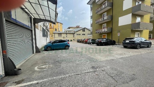 Capannone in Affitto