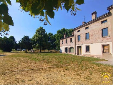 Villa a schiera Statale Motta 468, Cortile, Carpi