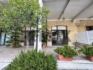 Locale commerciale in Affitto