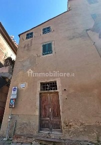 Castagneto Carducci, Piazzetta dell'Arco