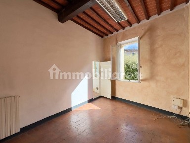 Trilocale piazza Giuseppe Garibaldi, Centro, Monticiano