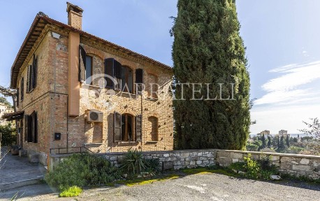 Quadrilocale via Giuseppe Garibaldi 10, Centro, Chiusi