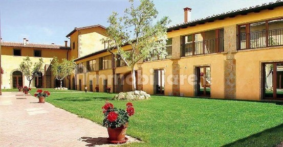 Montalcino, Piazzale Fortezza