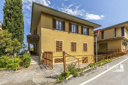 Castiglione d'Orcia, Via Roma, 15