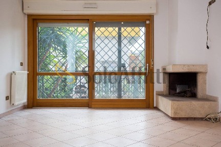 Villa a schiera via Domenico Morelli 149, Acilia, Roma