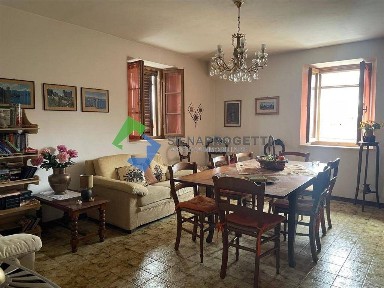 Appartamento via Tocchi, Monticiano