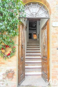 Appartamento piazza Poggiarello, Centro, Monticiano