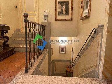 Siena, Provenzano, Via del Refe nero