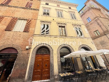Siena, Piazza del Campo - Duprè, Via di Città