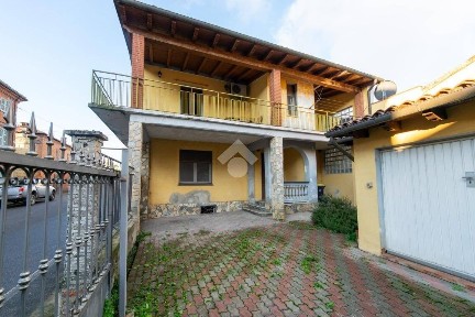 Terratetto plurifamiliare via Mazzini 1, Centro, Altavilla Monferrato