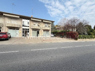 Locale commerciale in Vendita
