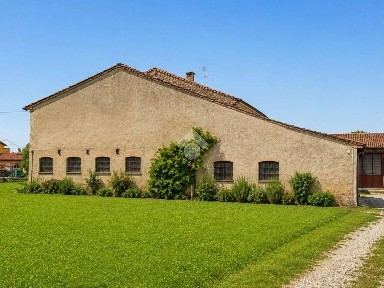 Rustico viale Monte Grappa 20A, Centro, Castel Goffredo