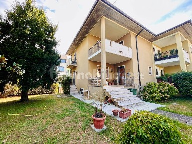 Villa a schiera via Magenta, Villafranca di Verona