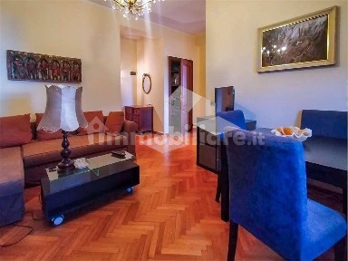 Appartamento buono stato, secondo piano, Centro Storico, Reggio Emilia