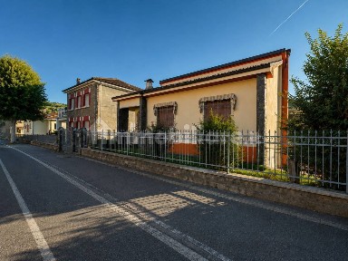 Villa unifamiliare piazza San Guido 49, Centro, Acqui Terme