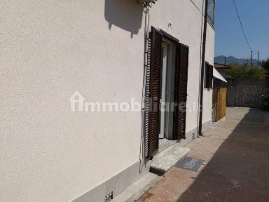 Bilocale ottimo stato, piano terra, Marina di Massa Centro, Massa