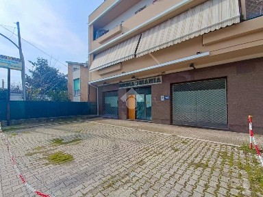 Locale commerciale in Affitto