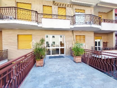 Bilocale buono stato, piano rialzato, Borghi, Como