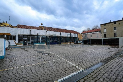 Locale commerciale in Affitto