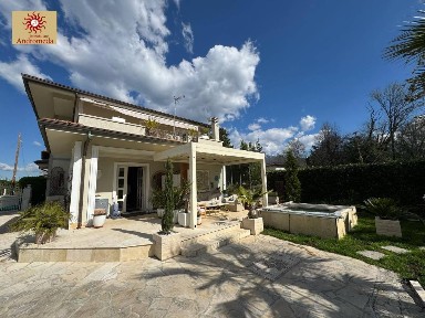 Villa unifamiliare via Versilia, Vittoria Apuana, Forte dei Marmi