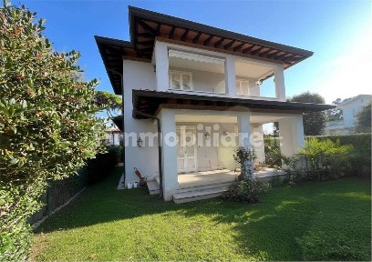 Forte dei Marmi, via padre ignazio da carrara