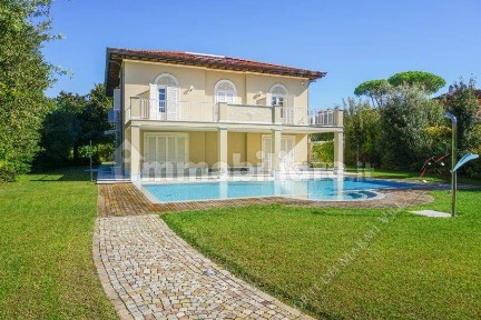Forte dei Marmi, Via Matteo Civitali