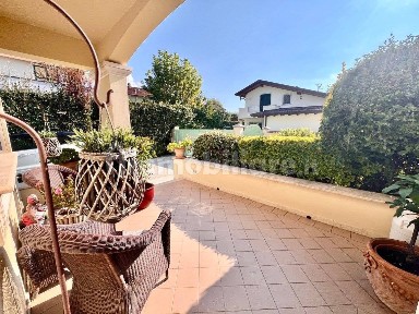 Villa bifamiliare via Duca d'Aosta, Centro, Forte dei Marmi