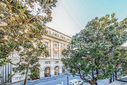 Appartamento ottimo stato, primo piano, Centro Storico - Teatro Verdi, Salerno