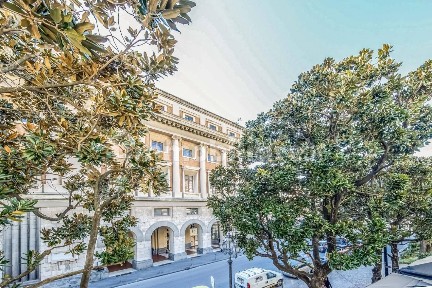 Appartamento ottimo stato, primo piano, Centro Storico - Teatro Verdi, Salerno