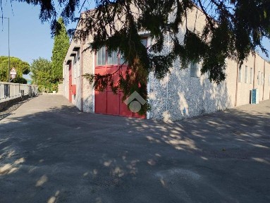Capannone in Vendita