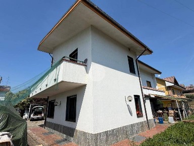 Villa plurifamiliare via XXV Aprile 2, Centro, Borgaro Torinese