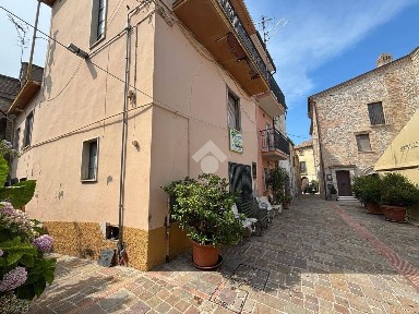Rustico piazza Portella 20, Castellalto