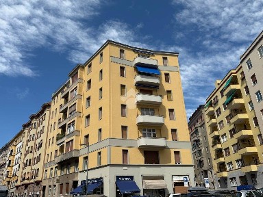 Trilocale via del Coroneo 10, Borgo Teresiano, Trieste