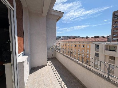 Trilocale via del Coroneo 10, Borgo Teresiano, Trieste
