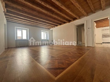 Quadrilocale via Trento 9, Borgo Teresiano, Trieste