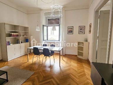 Trilocale via San Lazzaro, Borgo Teresiano, Trieste